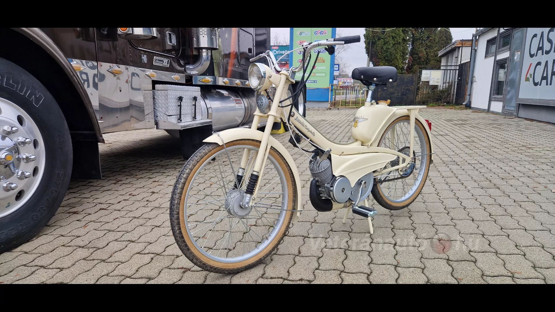 Ma már szinte fellelhetetlen Első Darabok Egyike Maximálisan Újjávarázsolva