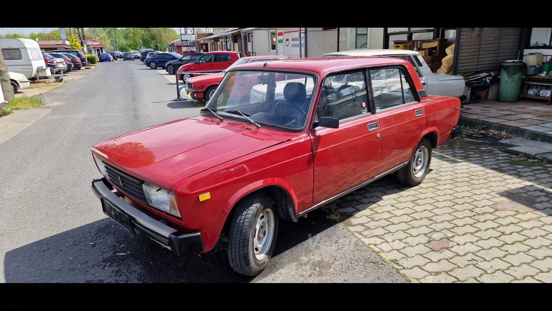 Garázsból mentett autó