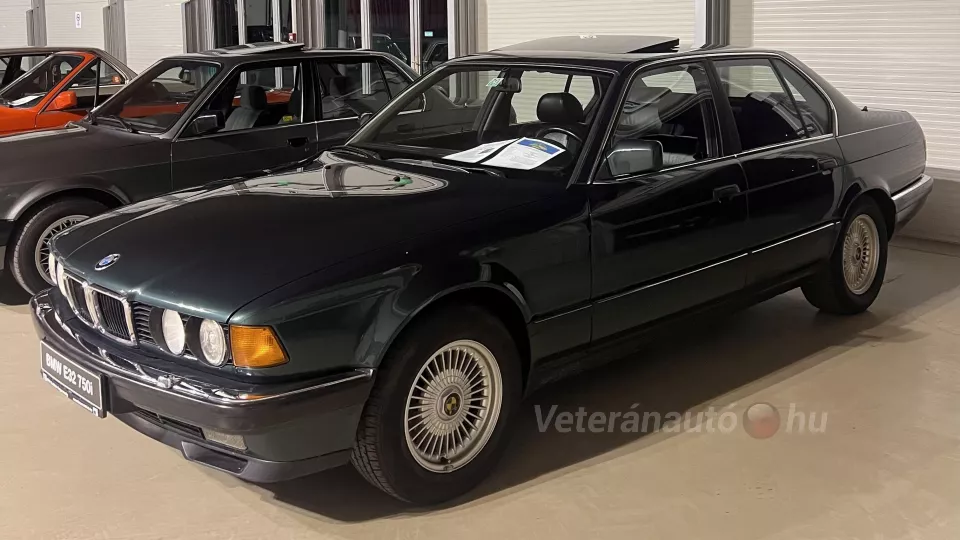 BMW E32 750ia V12 - 1990 