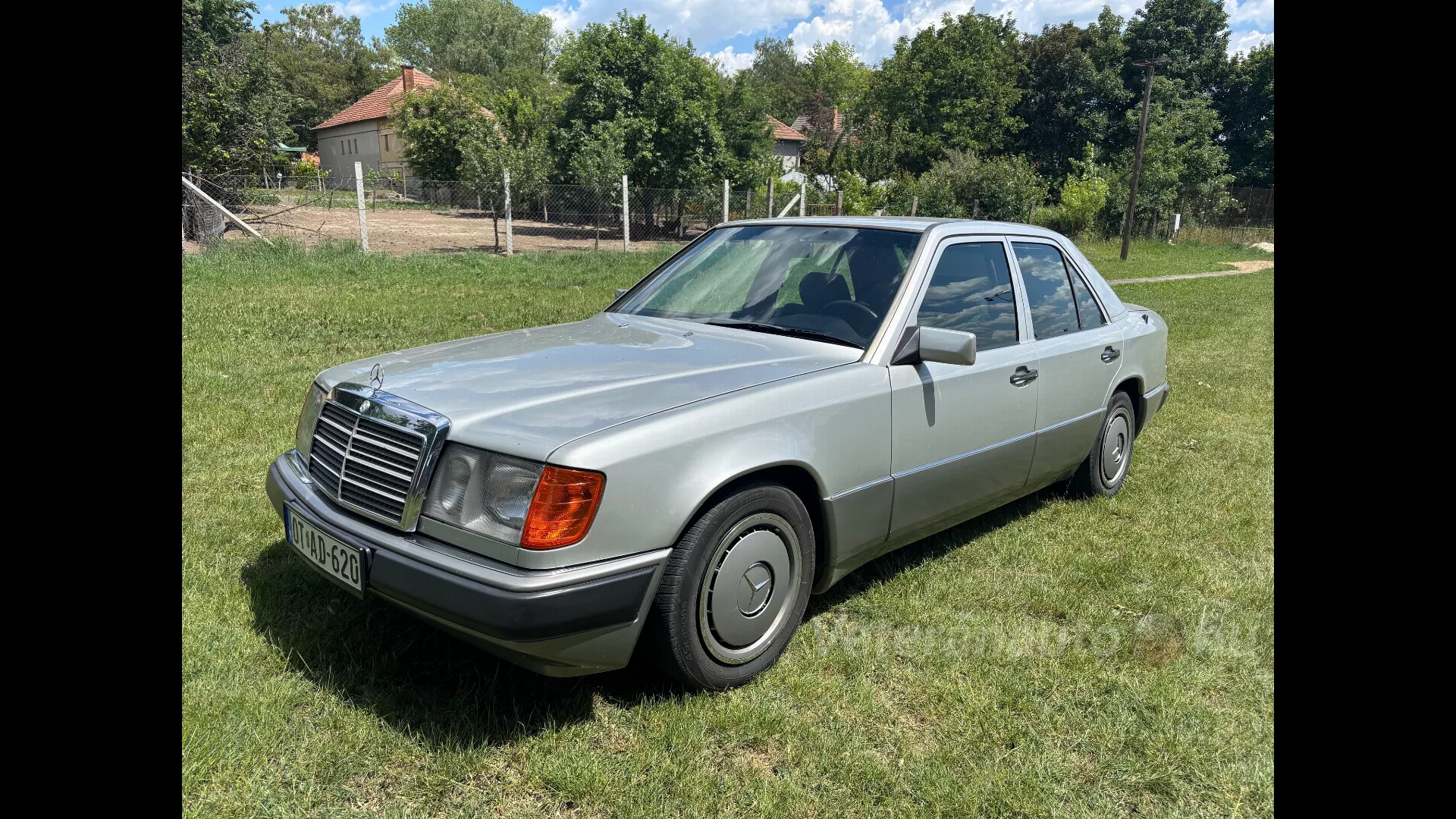 Mercedes-Benz W124 200D