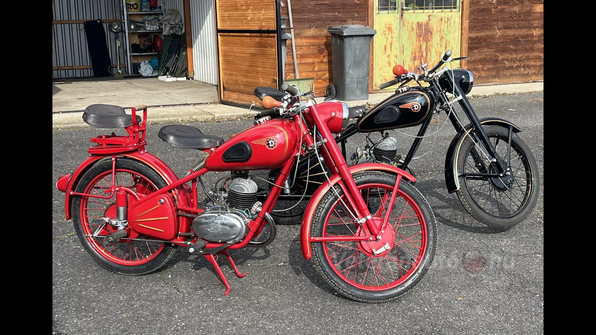 2 db felújított Csepel 125 motorkerékpár