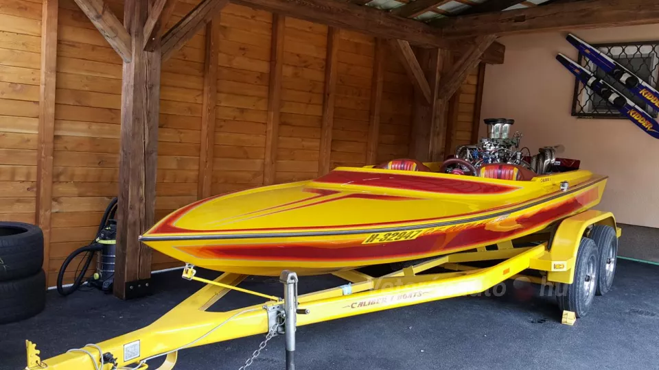 V8 Speetboat Caliber 1 Amerikai hajó